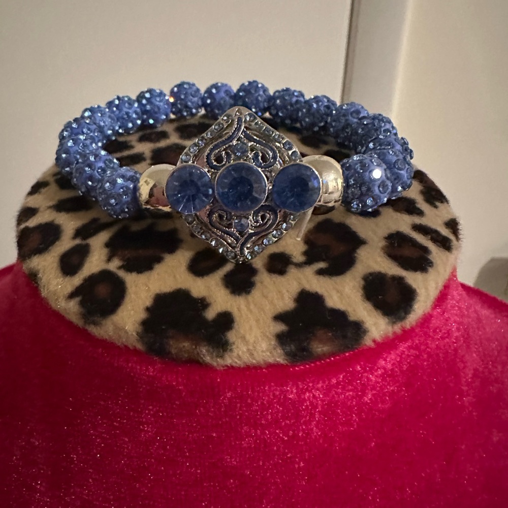 Elegant Blue Beaded Bracelet